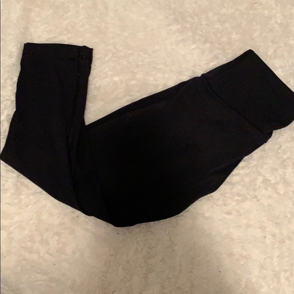 Black cropped lulu leggings